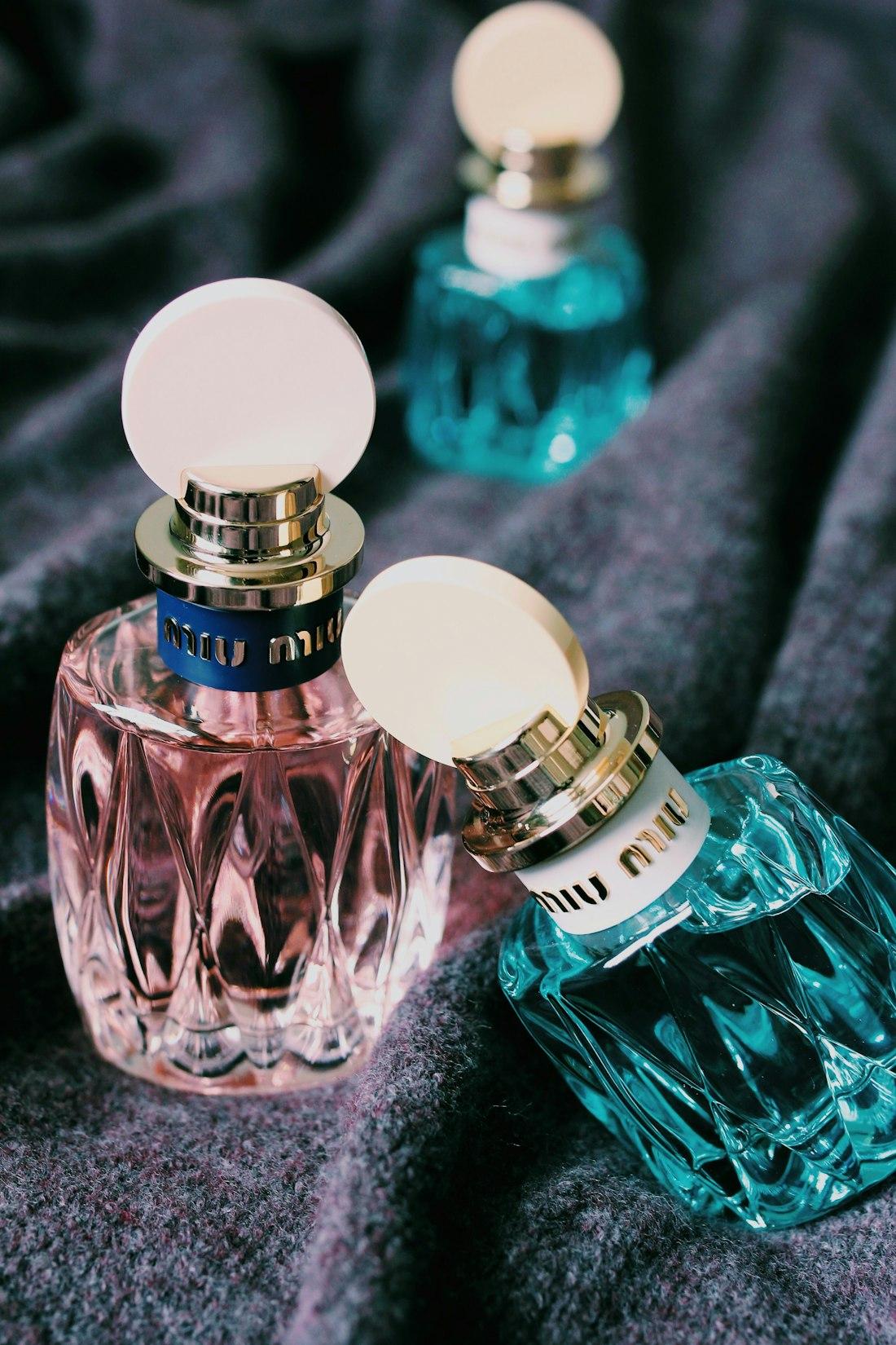 Velvet Hour — Powdery · Amber